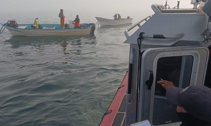 ENSAR realizando operativo para detener a dos sujetos pescando ilegalmente.