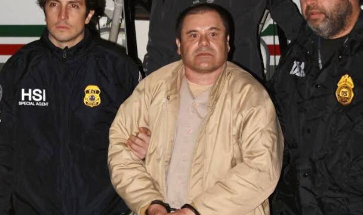El Chapo Guzmán esposado (1)