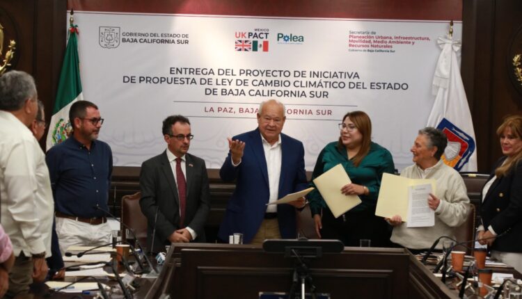 El gobernador Víctor Castro Cosío en junta con el embajador del Reino Unido Jon Benjamin.