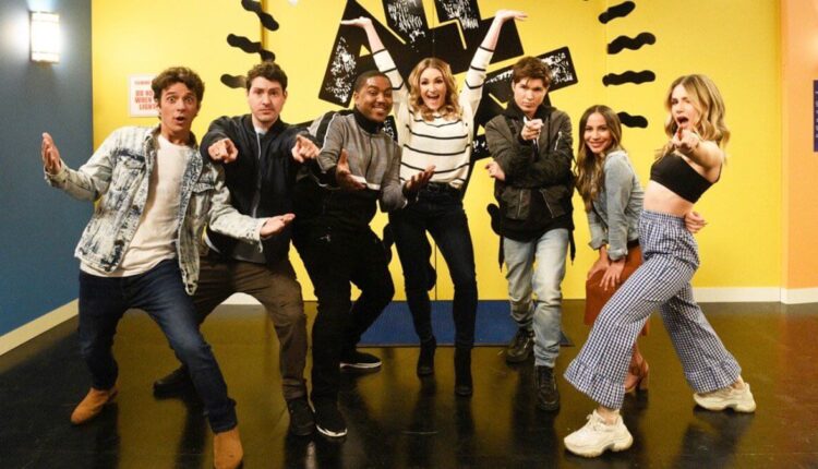 Elenco de la serie infantil "Zoey 101".