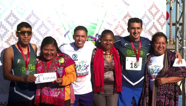 Ganadores de la primera carrera indígena y afromexicana en La Paz.