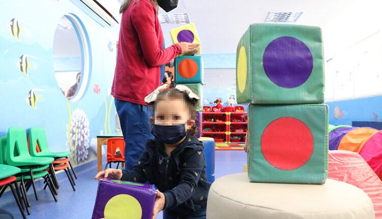 Niña jugando en el Centro Regional de Desarrollo Infantil