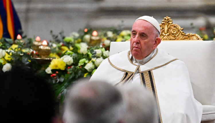El Papa Francisco preside una misa para la solemnidad de la Conversión de San Pablo - Celebración de las Segundas Vísperas, el 25 de enero de 2023 en la Basílica de San Pablo Extramuros en Roma.