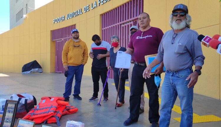 Prestadores de servicios turísticos protestando pacíficamente en las oficinas del Poder Judicial de la Federación