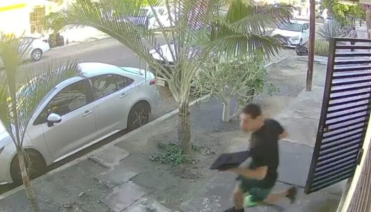 Supuesto ladrón captado en cámaras de seguridad en la colonia Centro