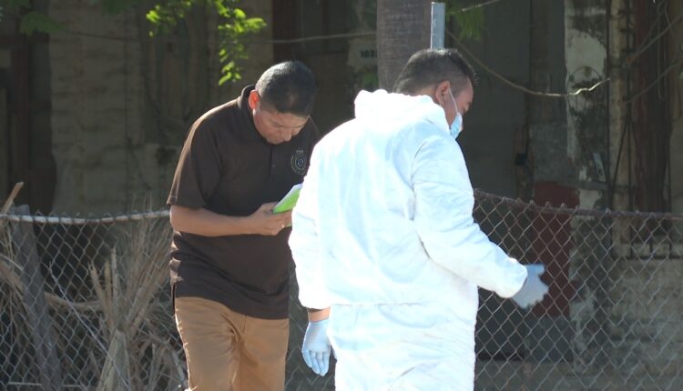 Forense levantando indicios