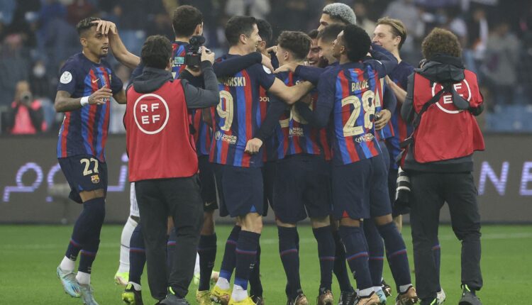 Jugadores del Barcelona festejando el triunfo ante el Real Madrid en la Supercopa de España
