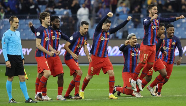 Jugadores del Barcelona festejando el pase a la final de la Supercopa de España