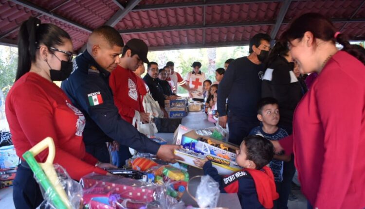 los bomberos entregaron 500 juguetes