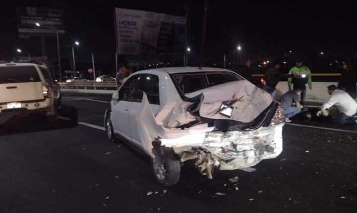 Automóvil chocado por la parte de atrás