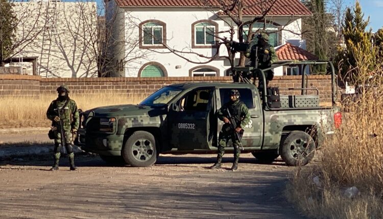 ejercito armando y cerrando calle