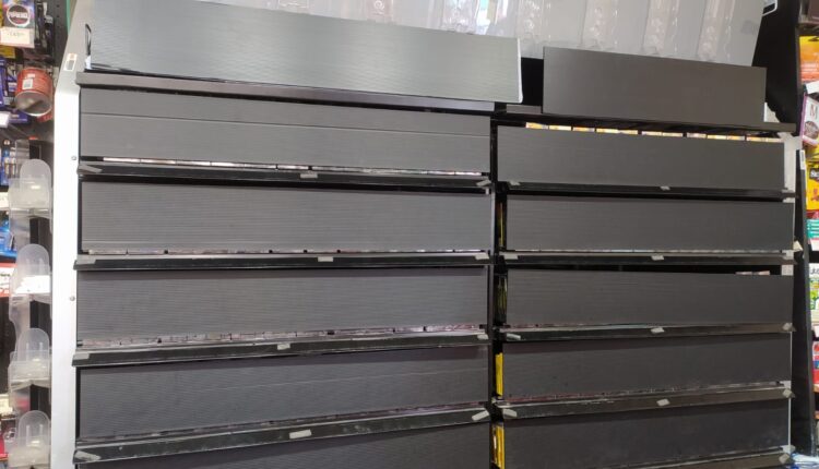 Exhibidor de cajetillas de cigarros vacío