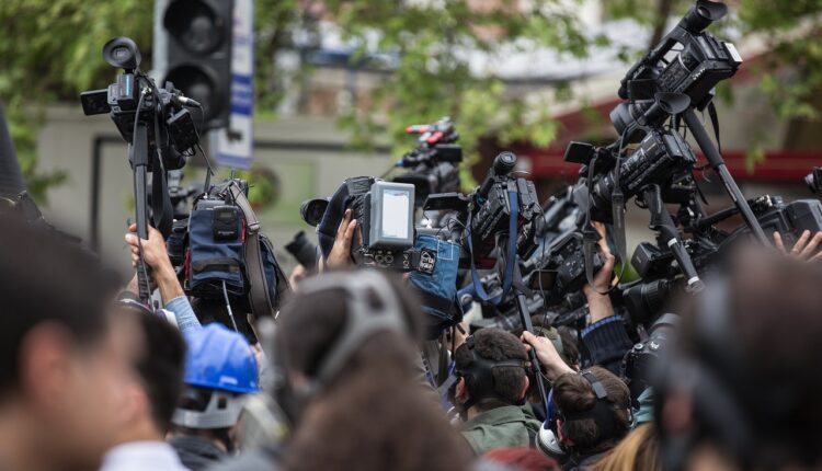 medios de comunicación aglomerados
