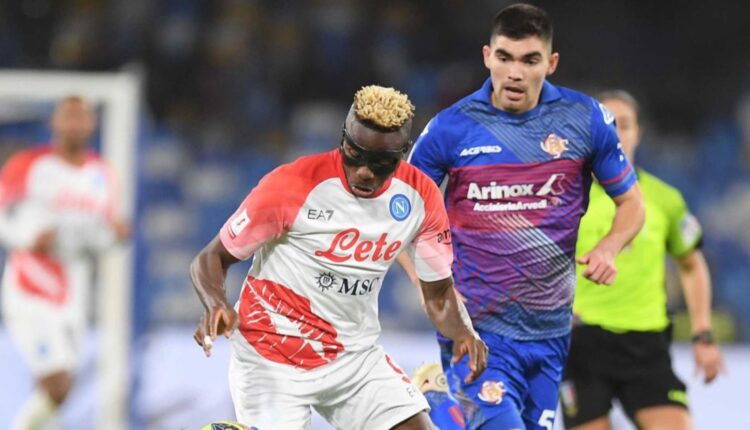 Johan Vásquez durante el partido contra el Napoli