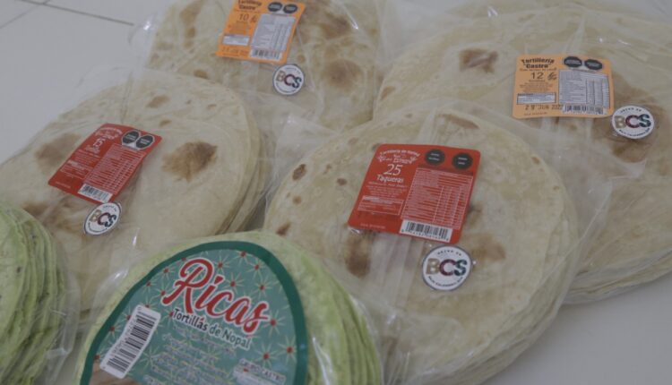 Tortillas de harina empaquetadas y con el sello de "Hecho en BCS"