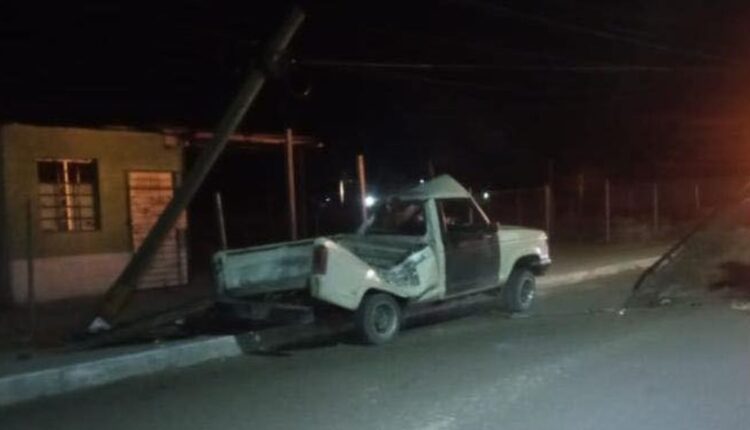 El conductor de la pick up abandonó su vehículo