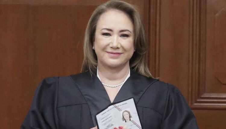 Yasmín Esquivel Mossa