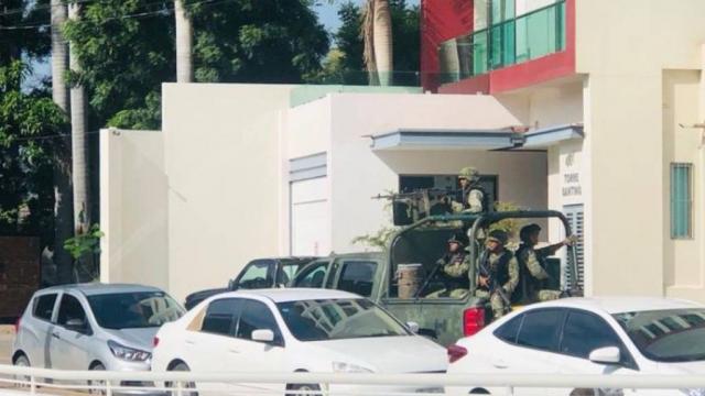 enfrentamiento Registra enfrentamientos armados en zona centro de Culiacán; habrían detenido a Archivaldo Guzmán
