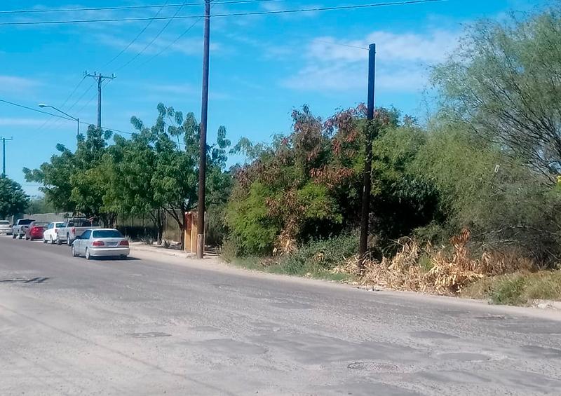 2020-02-18 mezquitito Denuncian falta de banqueta peatonal en el Mezquitito