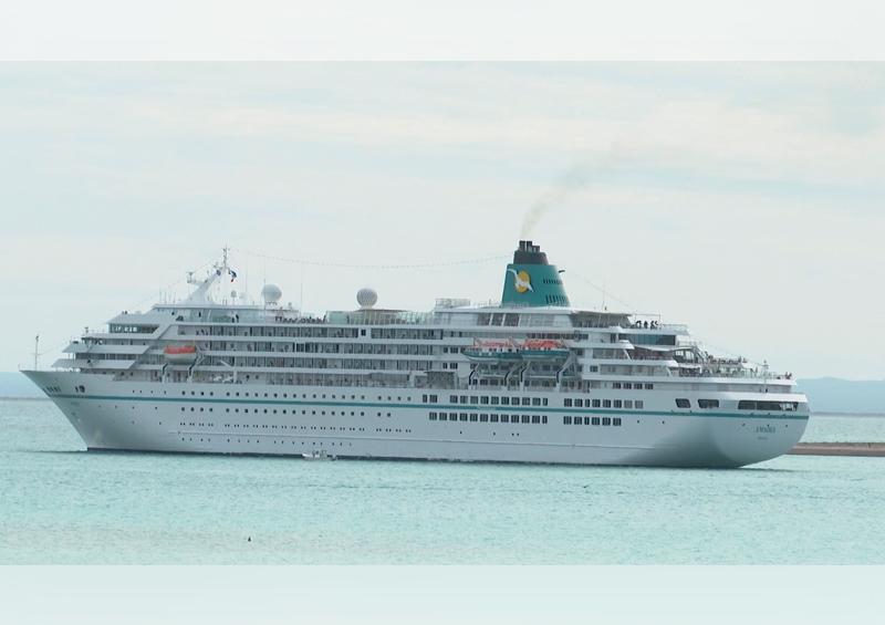 2020-02-24-crucero Cautiva La Paz a cruceristas europeos; arriban 500 en el Amadea