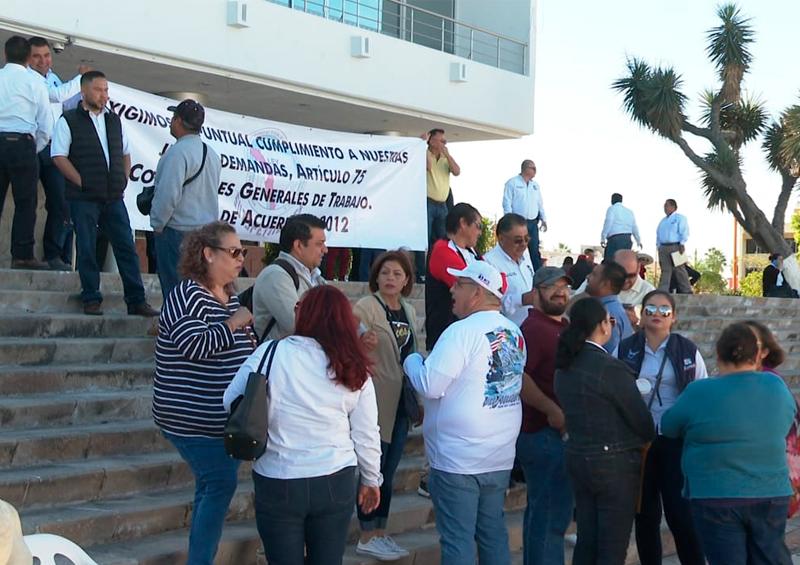 2020-02-27-paro Burócratas de La Paz hacen paro de labores