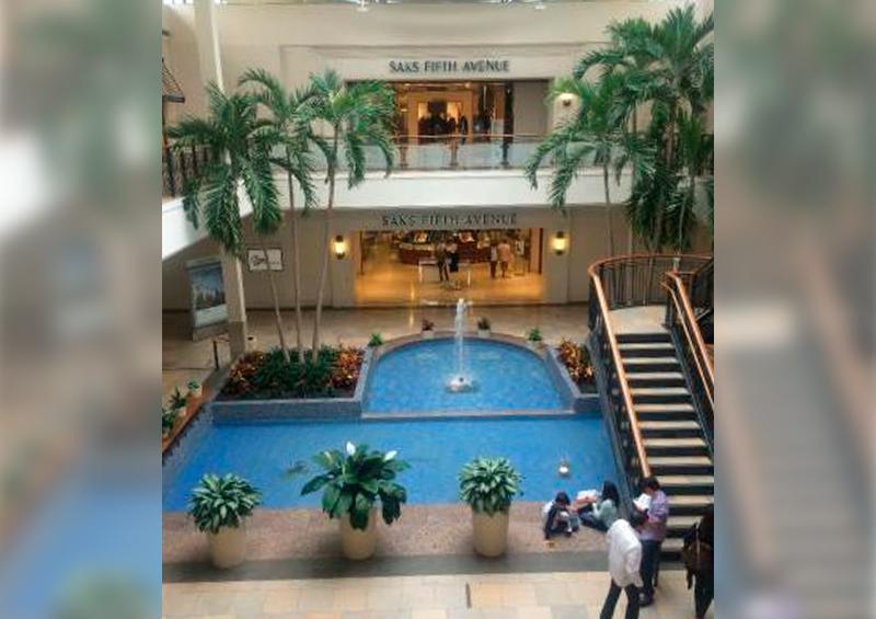 2020-03-02-MALL Cierran centro comercial para realizar desinfección