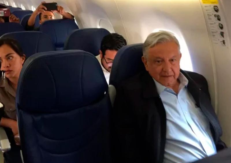 AMLO vuelo comercial Viaja AMLO en vuelo a mitad de su capacidad por coronavirus