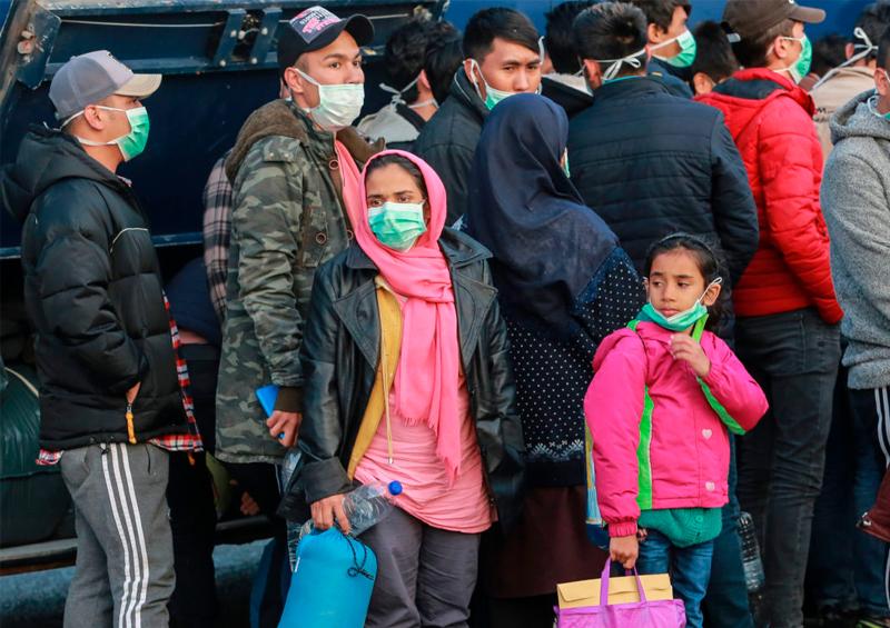 migrantes cubrebocas Inmigrante mexicano da positivo en centro de detención de EUA