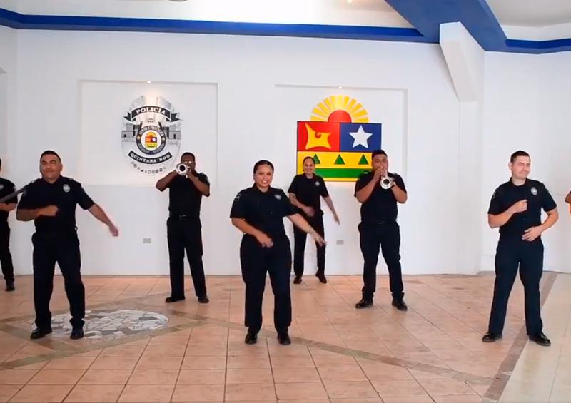 Policias Luchan contra el coronavirus al ritmo del Mariachi