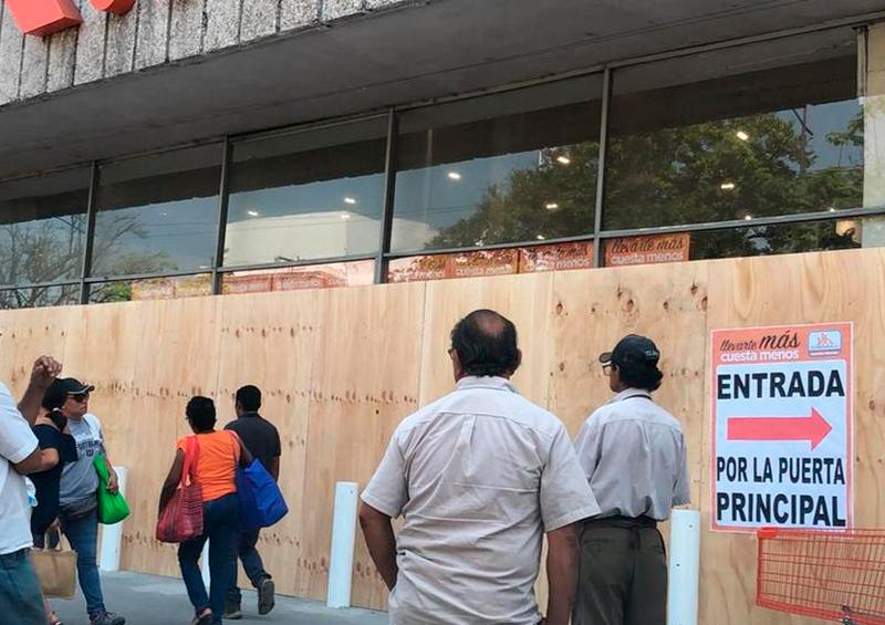 saqueos Veracruz Comerciantes de Veracruz instalan barricadas para evitar saqueos
