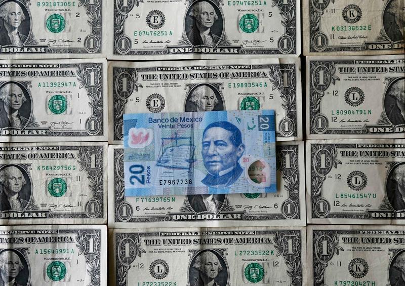 Dolar peso Peso se deprecia ante dólar tras recorte en calificación de México por S&P