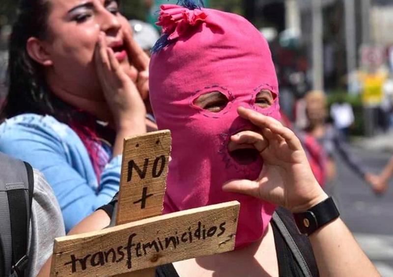 manifestante Exigen justicia por transfeminicidio de Karla