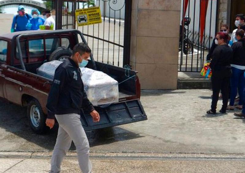 Guayaquil En Guayaquil, Ecuador, la gente vive entre sus muertos