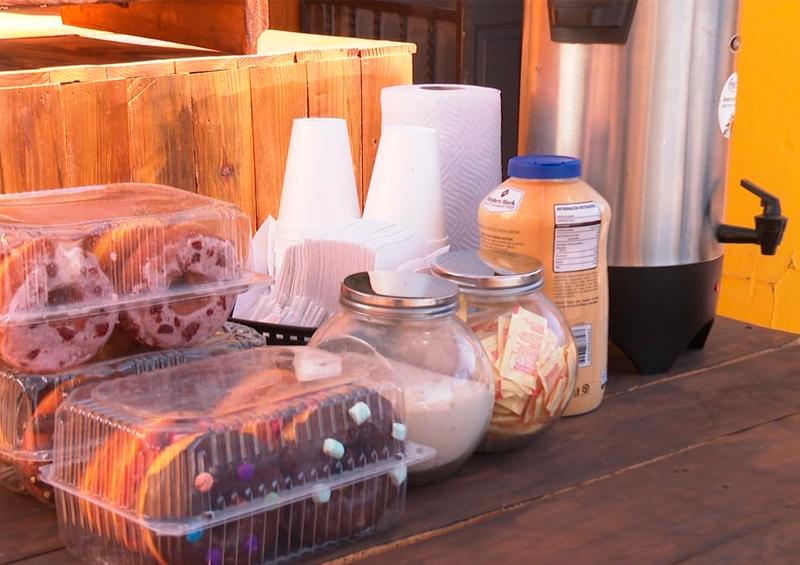 Donas y café Ciudadanos apoyan con alimento a quienes tienen que seguir trabajando