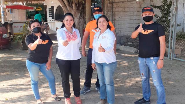01-Andrea-Geiner Andrea Geiger recorre comunidad de Pescadero